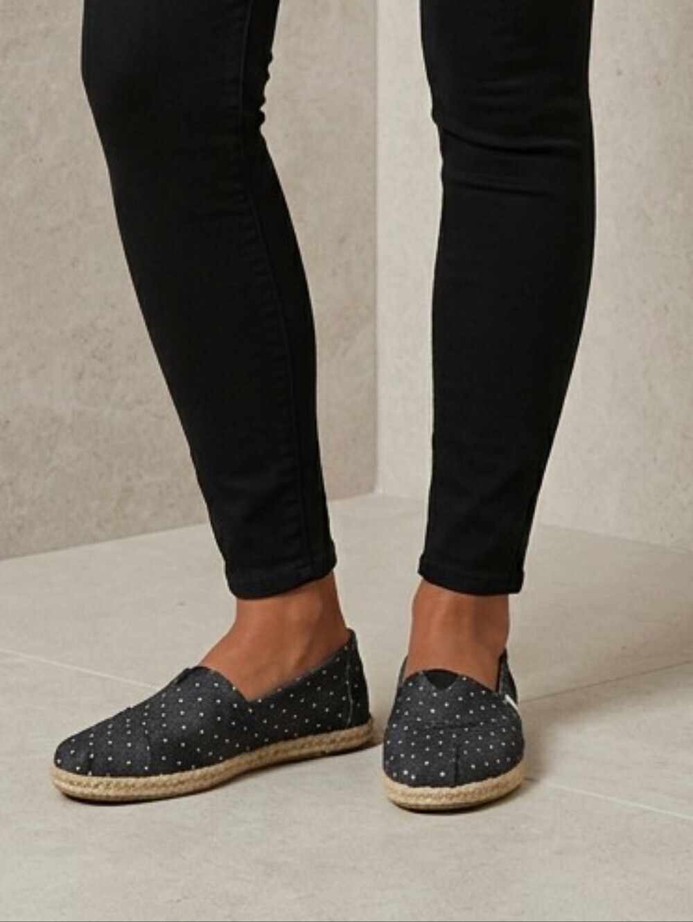 Women's Lightweight Canvas TOMS Black Polka Dot Espadrille Flats Size 7